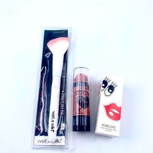 Makeup lot of 3, NEW contour brush, lipstick blush